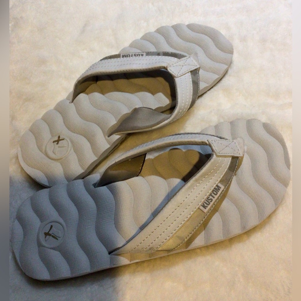 New size 10 woman’s sandals by Kustom the buckle